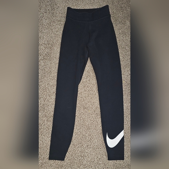 Nike Black Leggings with White Swoosh Size Xs - Picture 1 of 3